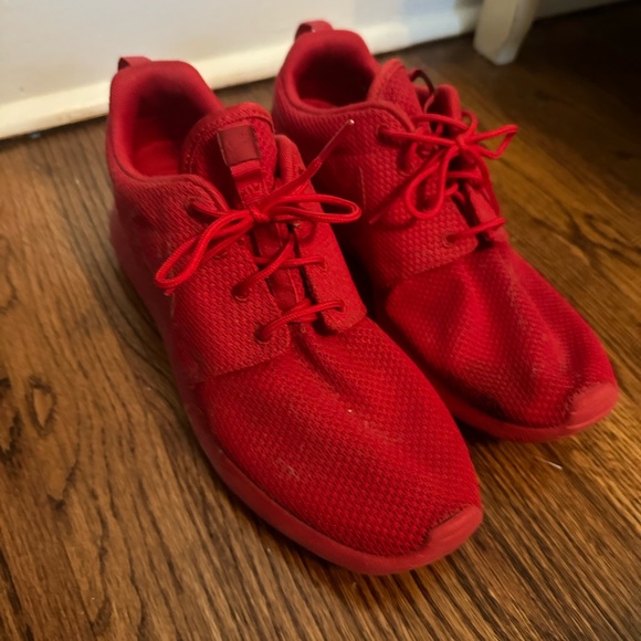 Nike Red - Picture 2 of 4